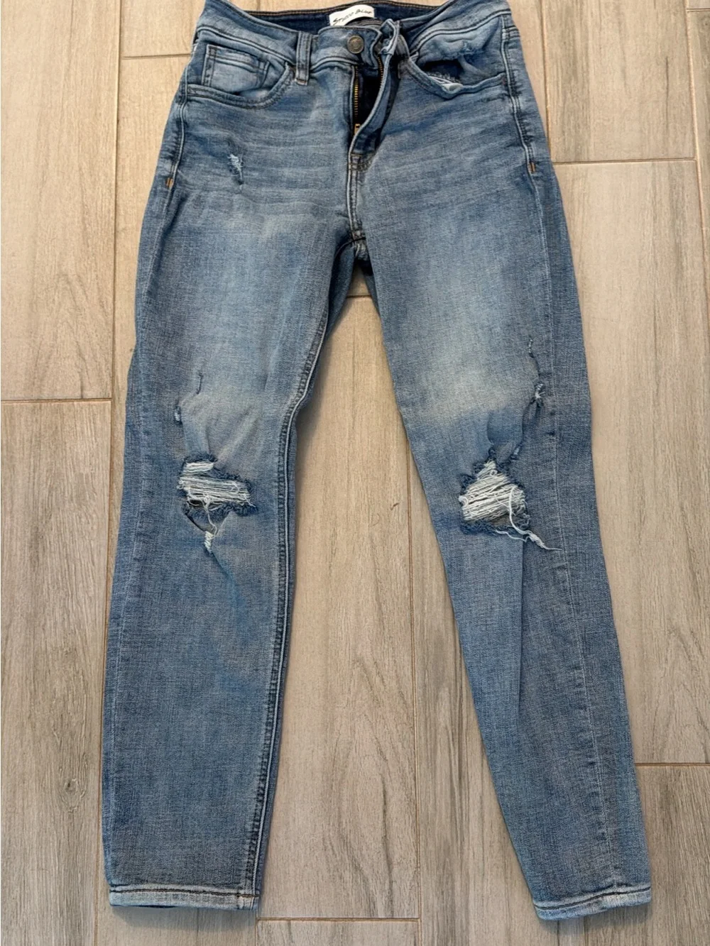 Distressed Light Blue Women’s Skinny Jeans